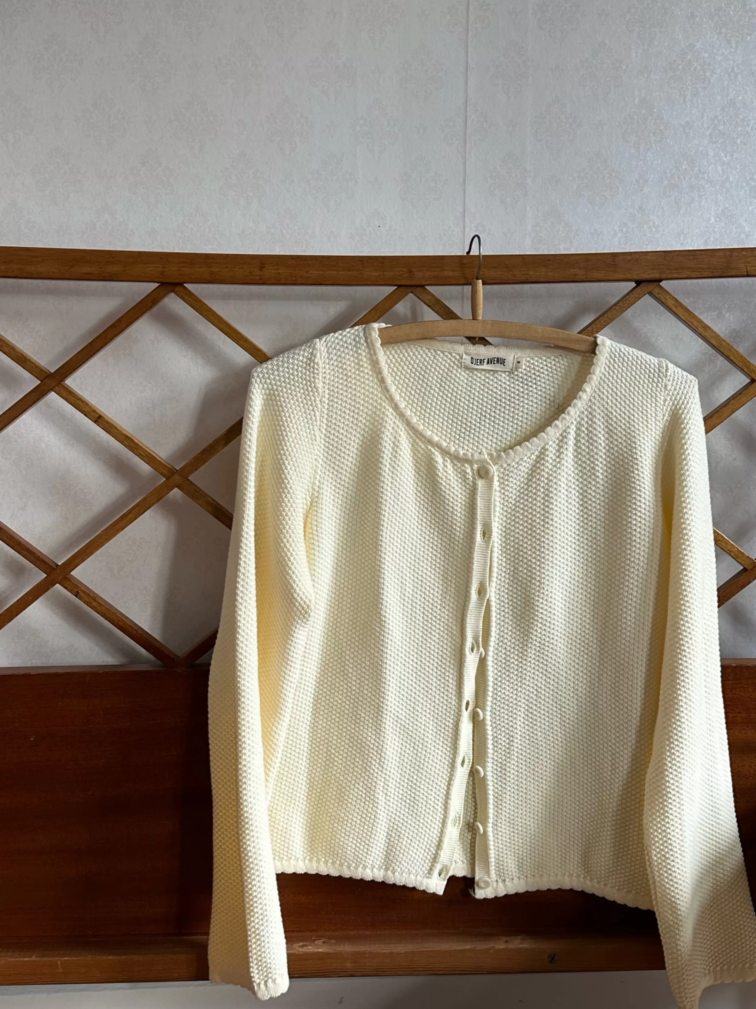 Best Djerf Avenue Amorini Cardigan Creme